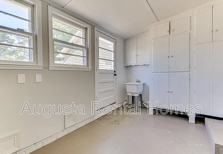 3210 York Dr — Photo 23