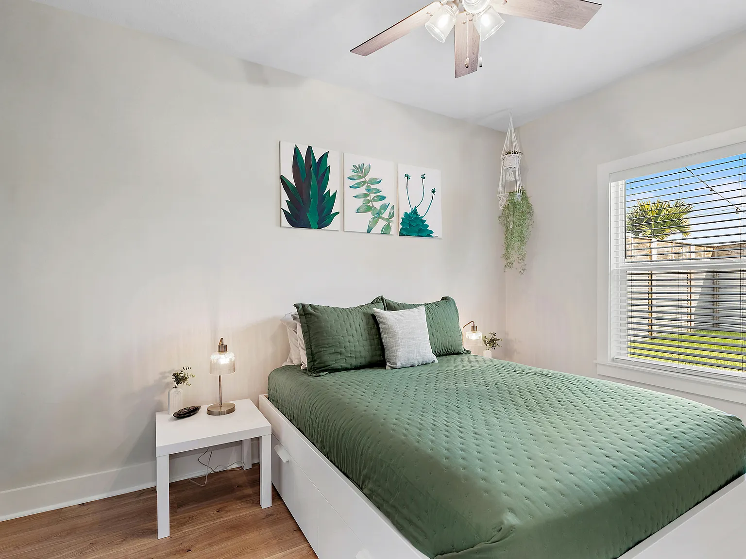 3 bed, 1149 sqft, $5,500 — Photo 1