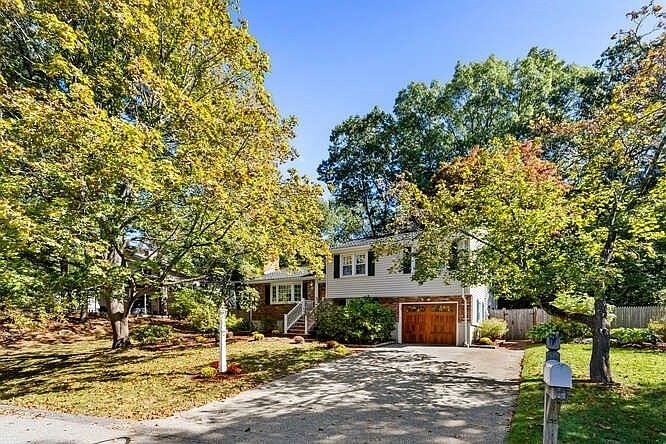 1st image of 22 Marrett Rd