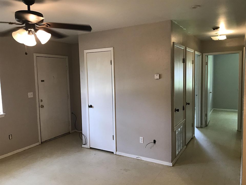1st image of 142 El Camino W #11