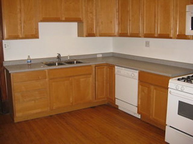 2nd image of 909 N Hoyne Ave #2