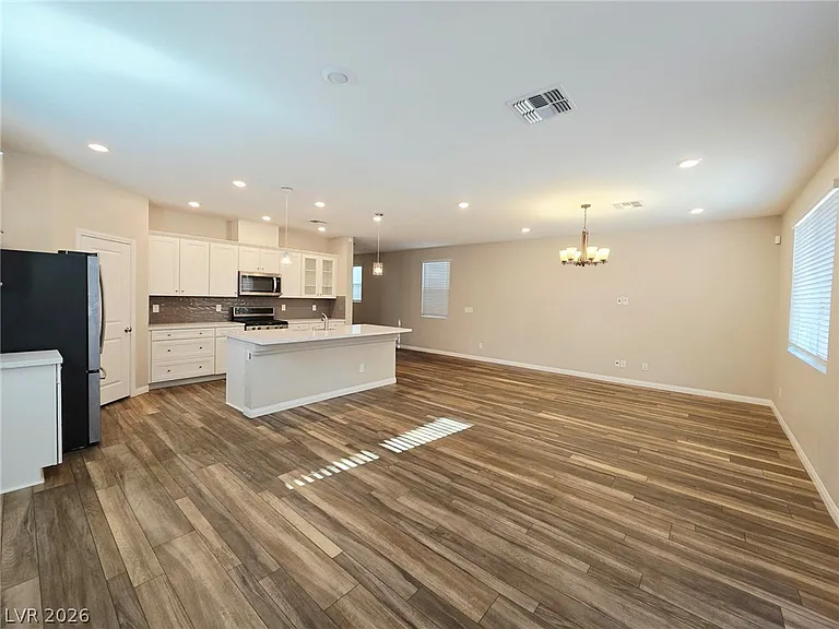 8047 Cavazzo Ave — Photo 6