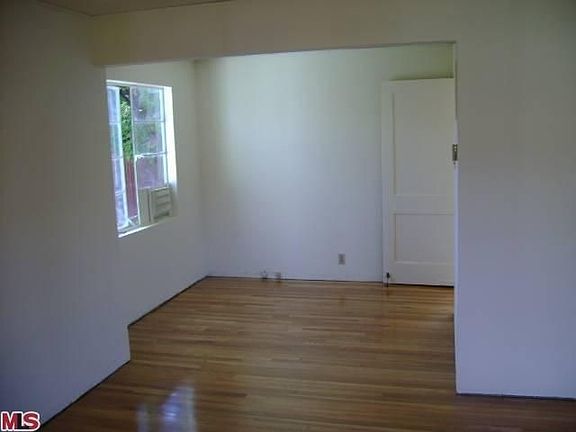 5th image of 8779 Croydon Ave