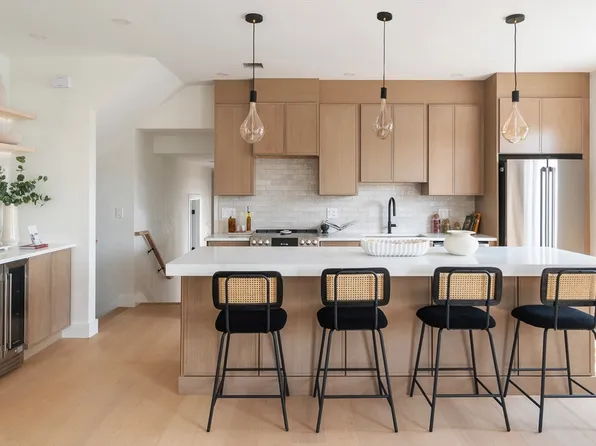 60 Franklin St #2, Somerville, MA 02145