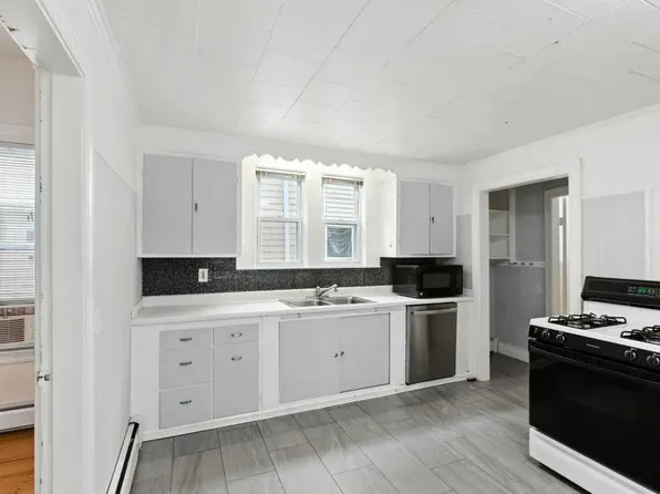 (undisclosed Address), Somerville, MA 02145