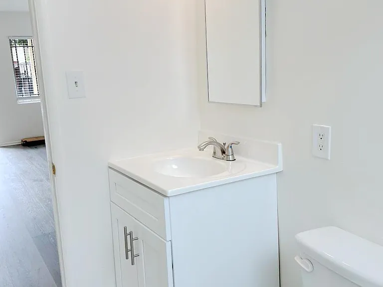 2903 Kenwood Ave #4 — Photo 6