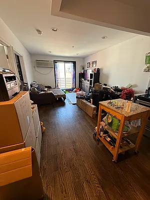 Rented by Celine Moradof-Nazarian, LREB | media 4