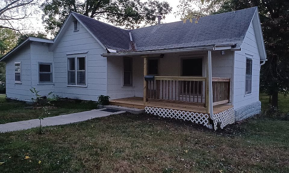 1st image of 305 E Ottawa St