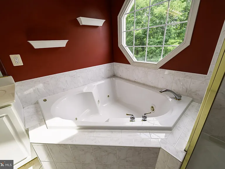 1156 Regal Oak Dr — Photo 37