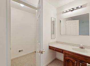 9451 Sunnyfield Ct, Rockville, MD 20854