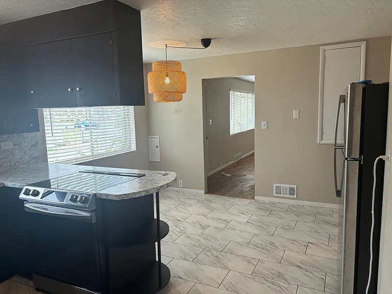 159 E McArthur Ave — Photo 2