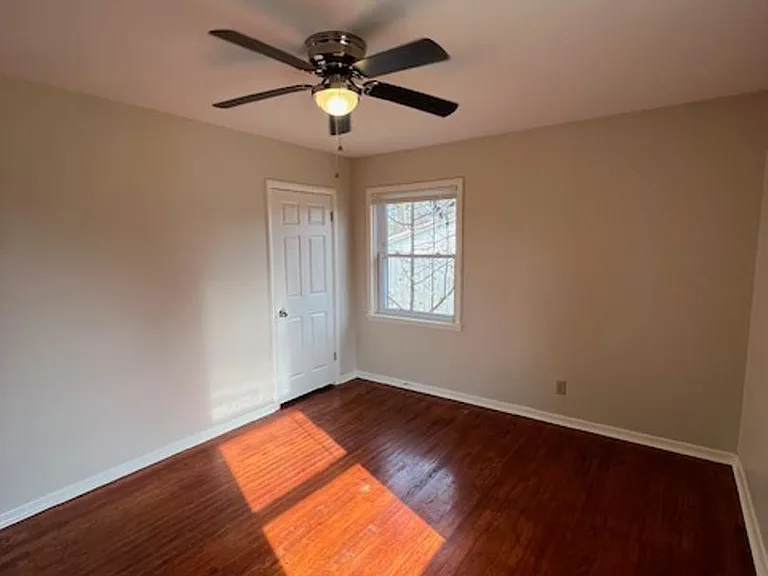 810 Woodlawn Ave — Photo 4