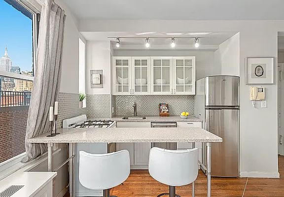 4th image of 365 W 20th St APT 7C