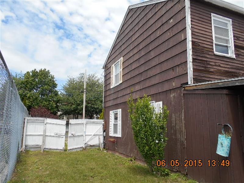 2nd image of 90 Steuben St