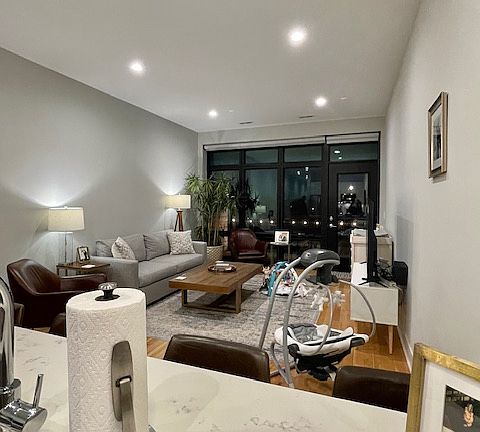 5th image of 4555 N Ravenswood Ave #401