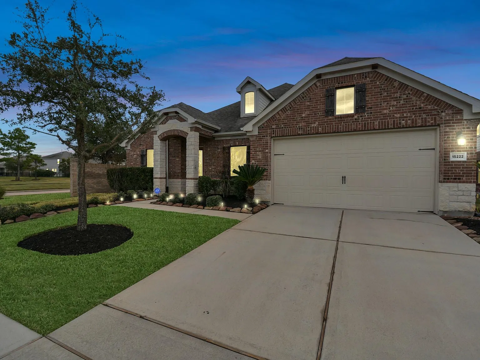 3 bed, 3.5 bath, 3415 sqft, $3,000 — Photo 2