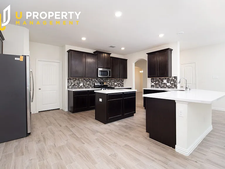 817 Black Hawk Dr — Photo 5