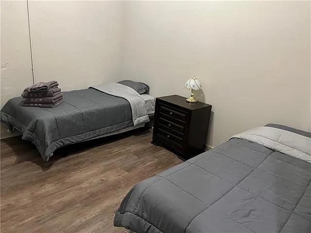 2 bed, 1.0 bath, 912 sqft, $6,000 — Photo 4