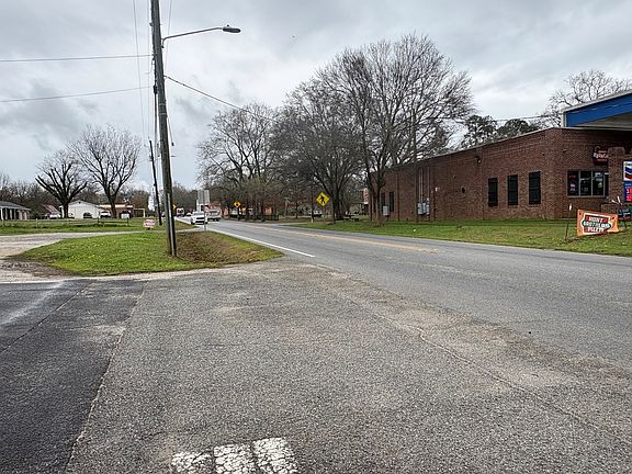 3rd image of 4060 Highway 142