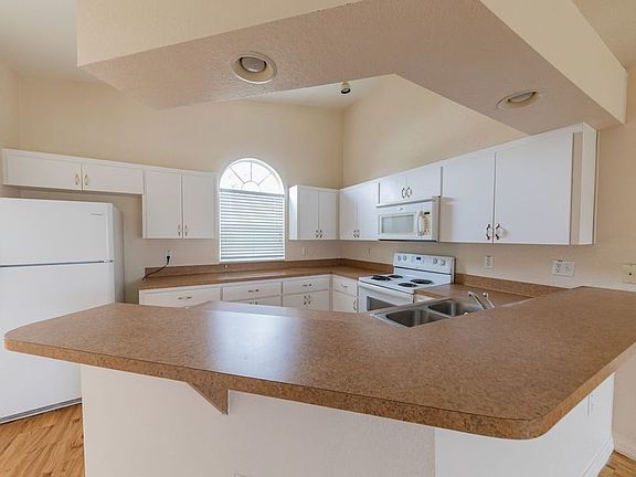 4th image of 412 Savanna Pointe St