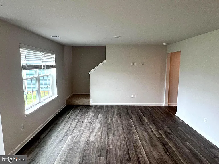 180 Hamstead Dr — Photo 11