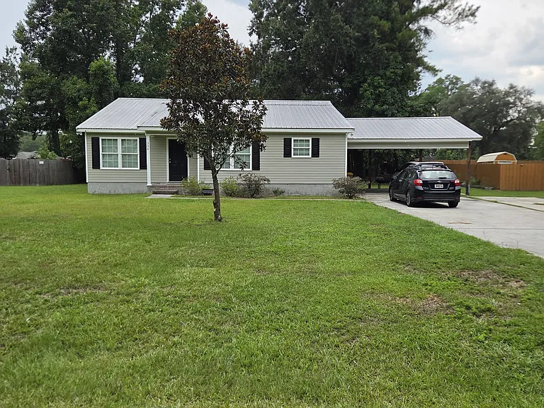 334 Bay Ln — Photo 1