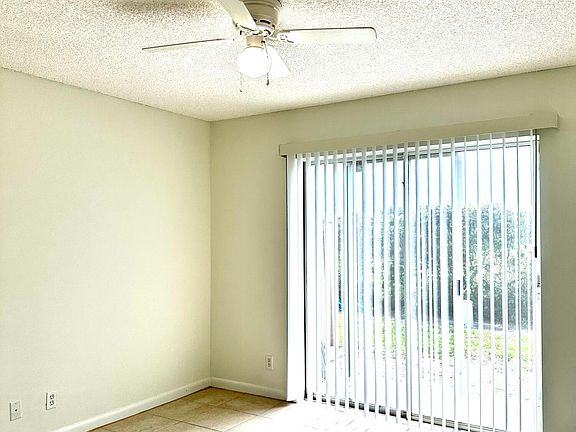 5th image of 940 Cypress Way E