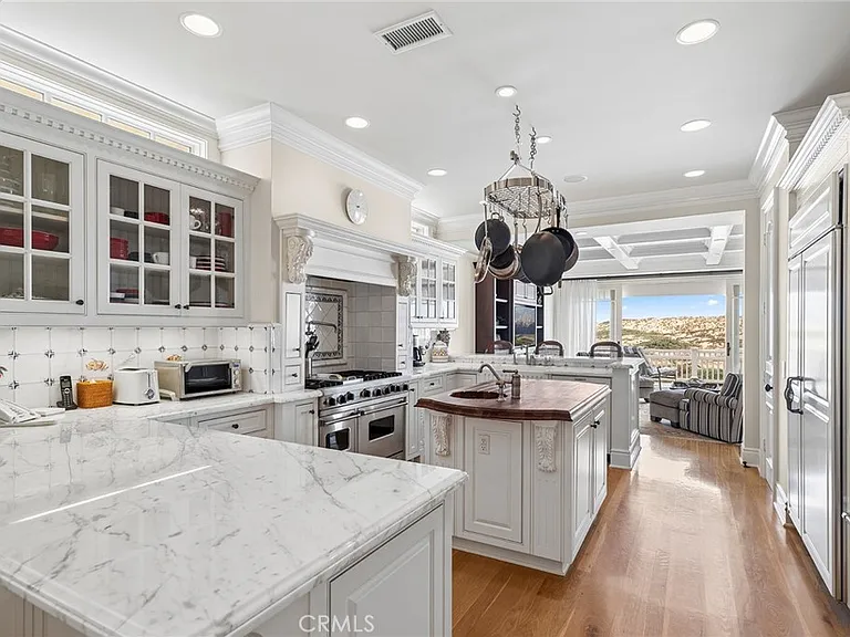 1550 E Oceanfront — Photo 13