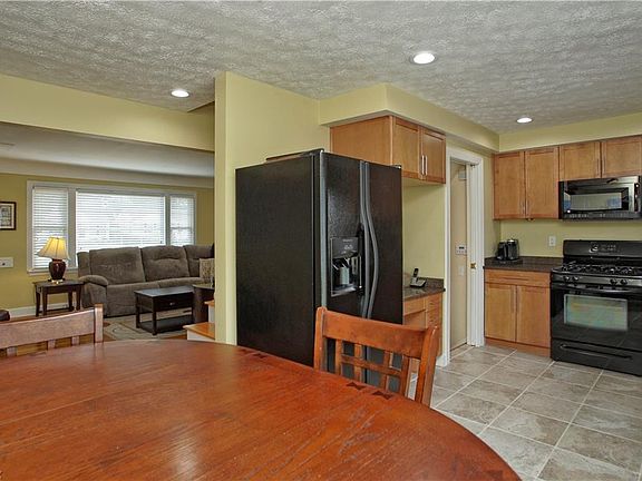 5th image of 628 Bayridge Blvd