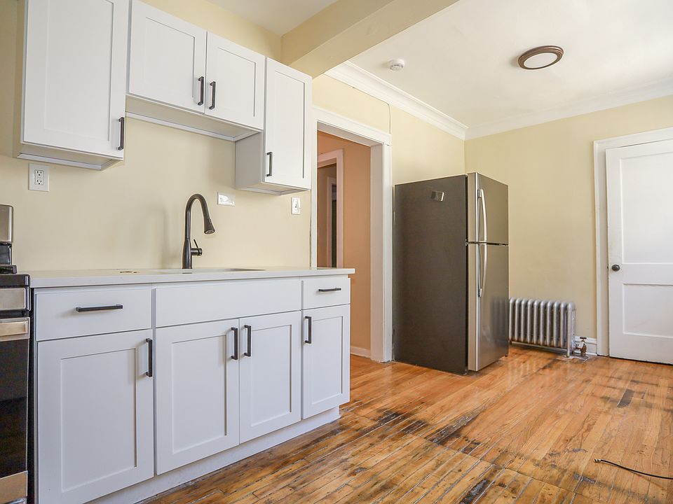 1st image of 4033 W School St #1W