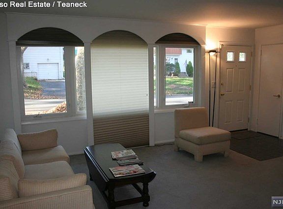 2nd image of 917 Eastlawn Dr