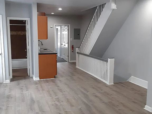 2nd image of 4927 Knox St Floor 2