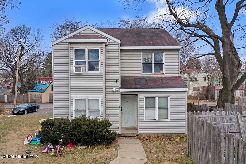 3rd image of 297-301 3rd Street