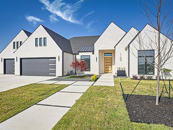 2nd image of 1100 Knoll Crest Dr