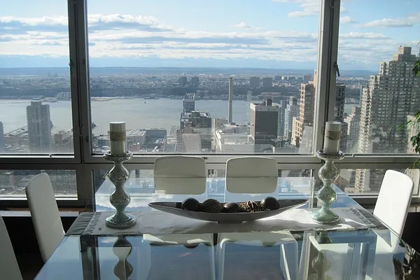 Sold by Corcoran | media 21