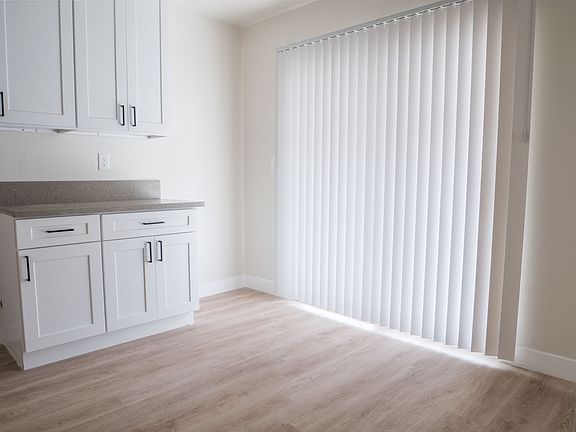 5th image of 16215 Woodruff Ave #6