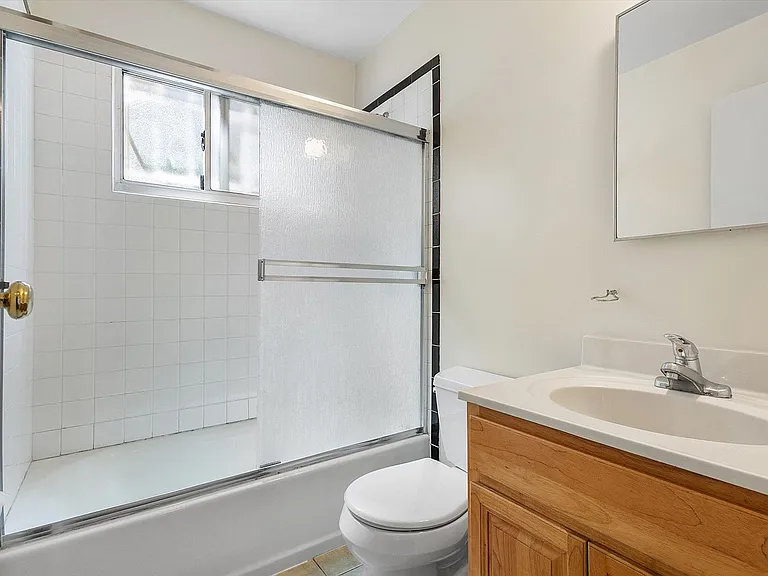 2911 Deakin St #3 — Photo 12