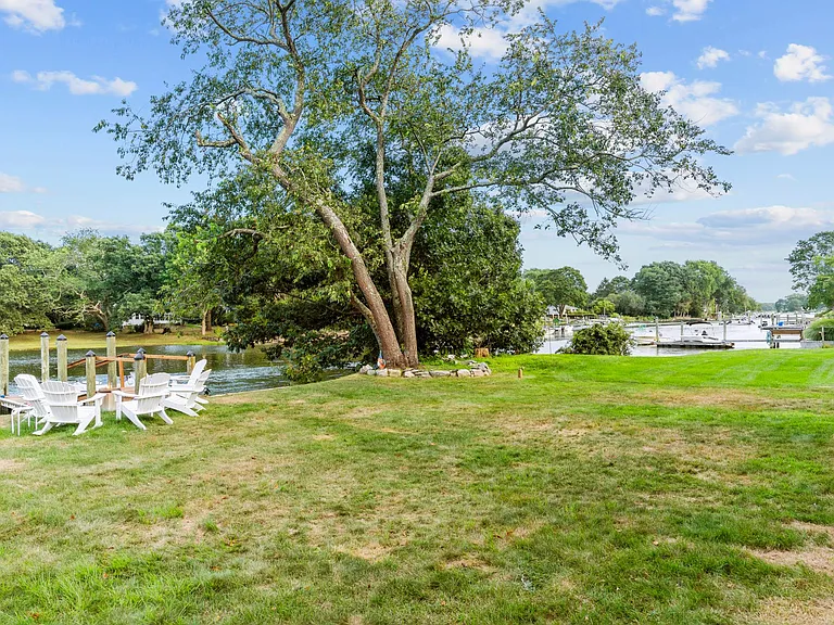 93 Riverside Dr — Photo 46