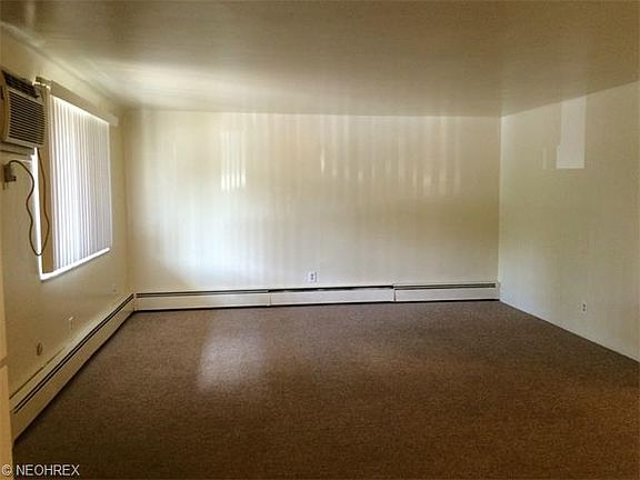 4th image of 2323 Newton St