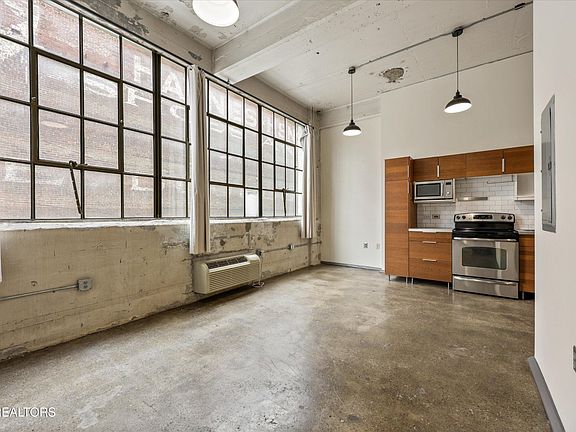 3rd image of 200 W Jackson Ave APT 202