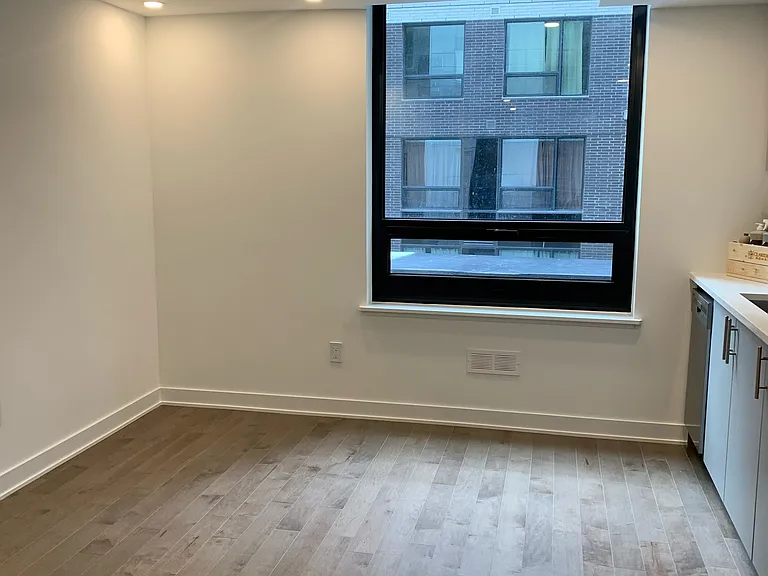 340 Queen St #408 — Photo 4