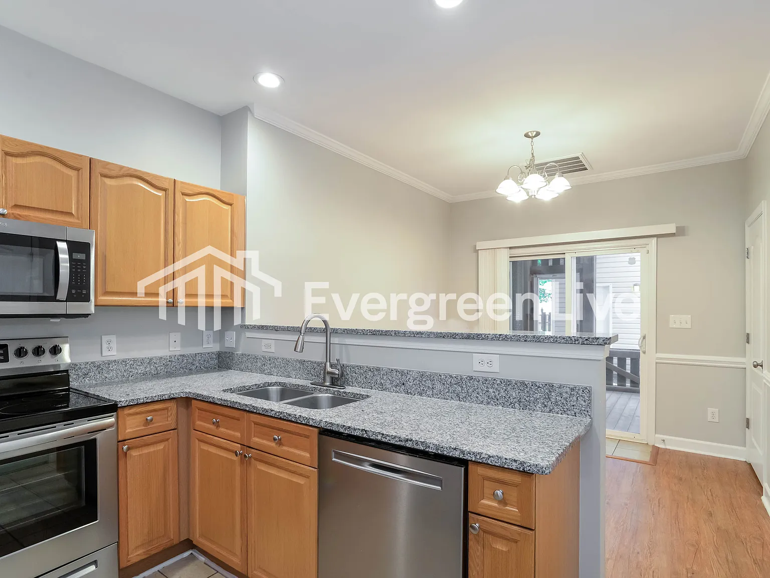 3 bed, 2.0 bath, 1304 sqft, $1,795 — Photo 3