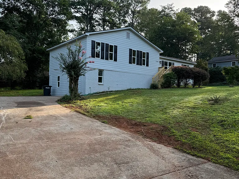 150 Ridgewood Dr — Photo 3
