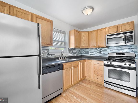 5th image of 3232 Albemarle Ave