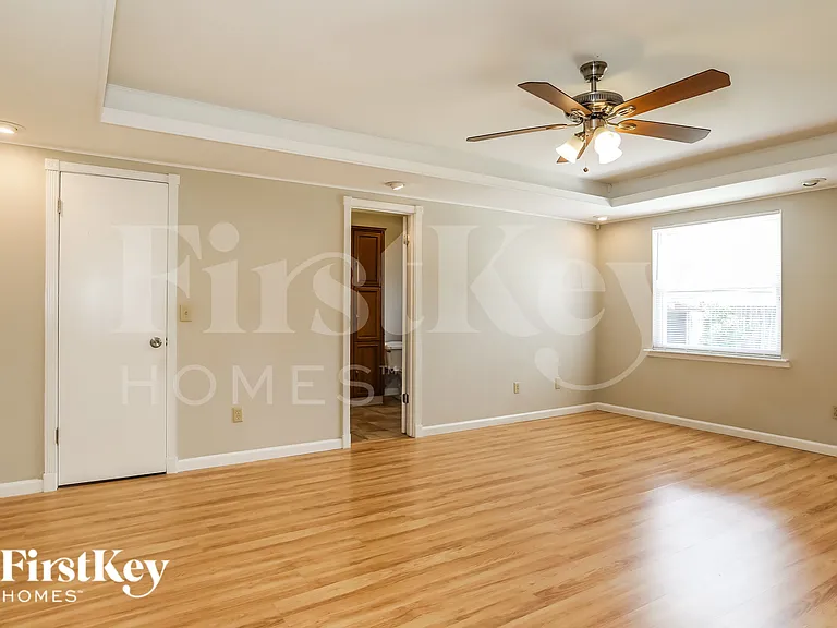 10904 Grand Trunk Ln — Photo 9