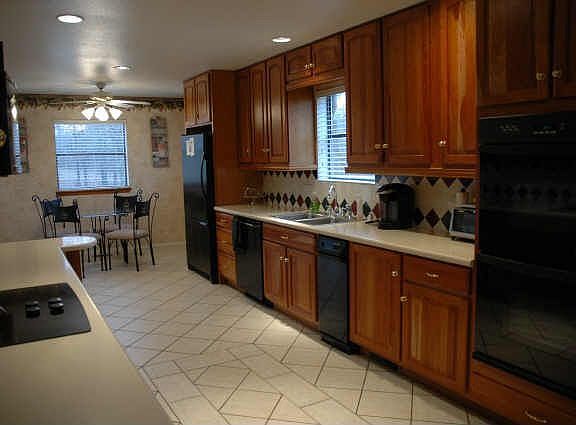 Remodeled Kitchen w/top of the line appliances