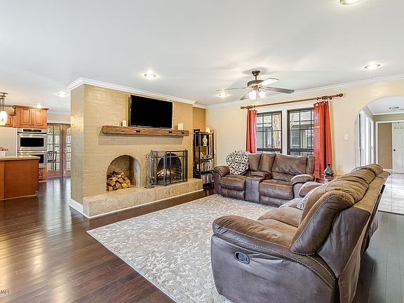 3rd image of 310 Chastant Blvd