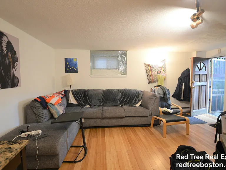 21 Kinross Rd #1 — Photo 1