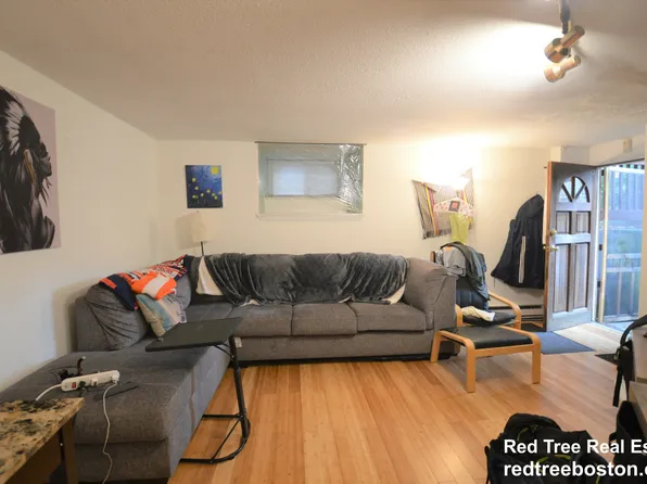 21 Kinross Rd, Brighton, MA