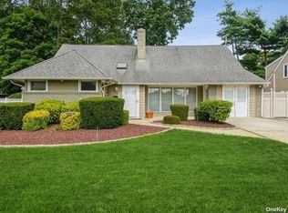 132 Hewlett Ave, Merrick, NY 11566